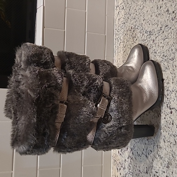 WOMENS MICHAEL KORS GUNMETAL SILVER CARLIE FUR BOOTS SIZE 8.5 - Picture 5 of 9